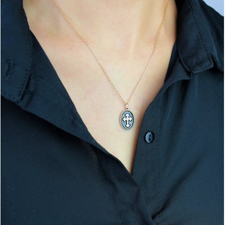 Collier croix fleur de lys sertie d'oxyde de zirconium émail noir Plaqué OR 750 3 microns