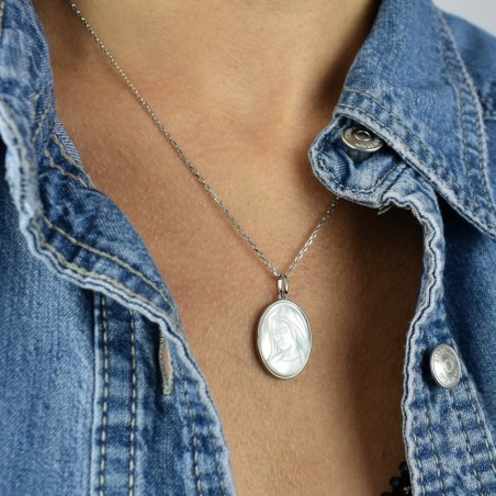 Collier Vierge Marie médaille ovale de nacre Symbole de foi et de protection Argent 925 Rhodié