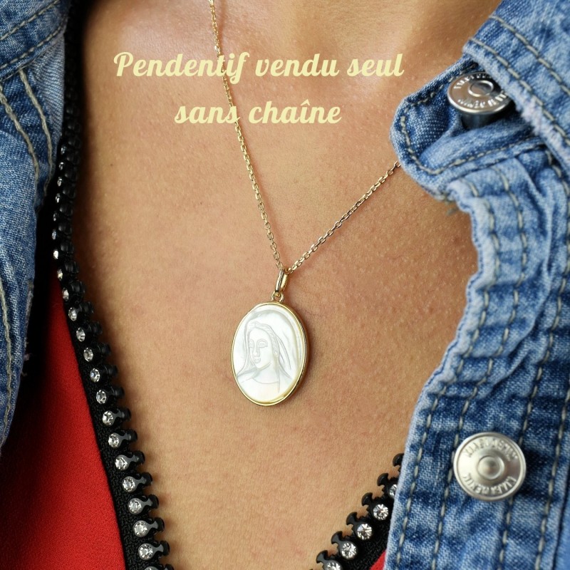 Pendentif Vierge Marie médaille ovale de nacre Symbole de foi et de protection Plaqué OR 750 3 microns