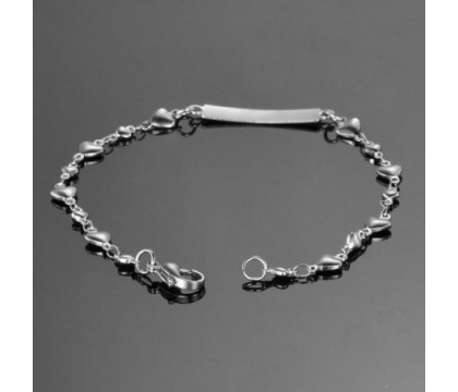 Bracelet suite de coeurs avec plaque acier prénom gravure personnalisée