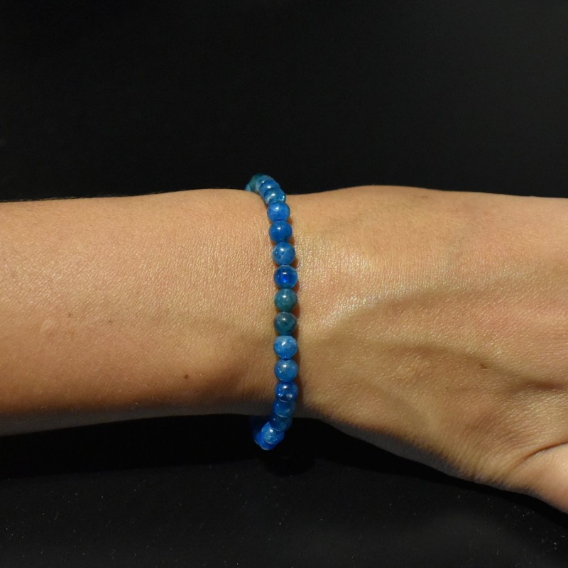 Bracelet en Apatite Bleue Éveillez Votre Créativité et Protégez Votre Énergie Bracelet en Apatite Bleue Éveillez Votre Créativité et Protégez Votre Énergie
