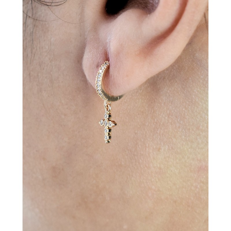 Boucles d'oreilles Mini Créoles croix oxyde de zirconium pendante Plaqué or 750 3 microns Boucles d'oreilles Mini Créoles croix oxyde de zirconium pendante Plaqué or 750 3 microns