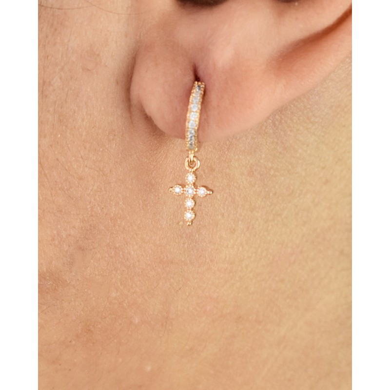 Boucles d'oreilles Mini Créoles croix oxyde de zirconium pendante Plaqué or 750 3 microns Boucles d'oreilles Mini Créoles croix oxyde de zirconium pendante Plaqué or 750 3 microns