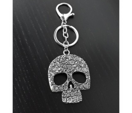 Porte-clés tête de mort cavalera crâne fleuri bijou de sac avec mousqueton et anneau argenté