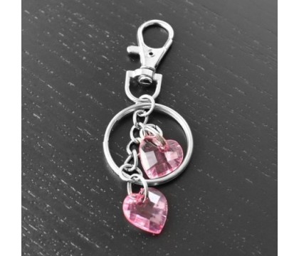 Porte-clés bijou de sac argenté 2 coeurs roses à facettes