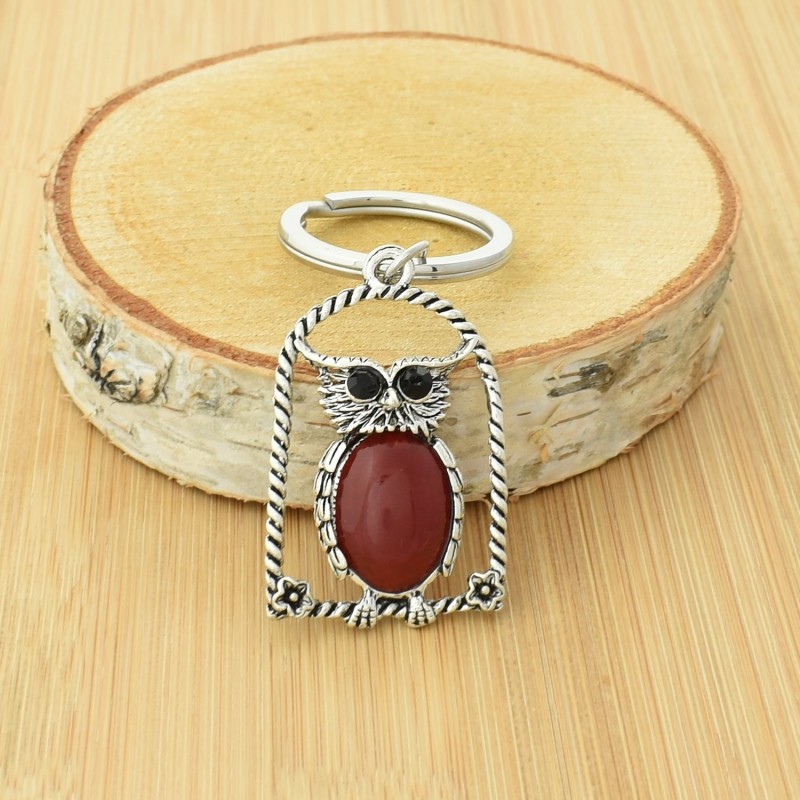 Porte-clés hibou rouge sur son perchoir avec fleurs yeux strass argenté