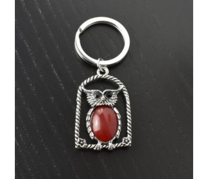 Porte-clés hibou rouge sur son perchoir avec fleurs yeux strass argenté