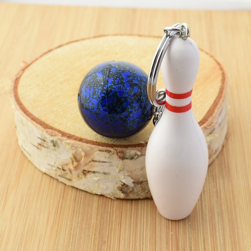 Porte-clés quille blanche et rouge, boule de bowling aux reflets bleutés argenté Porte-clés quille blanche et rouge, boule de bowling aux reflets bleutés argenté