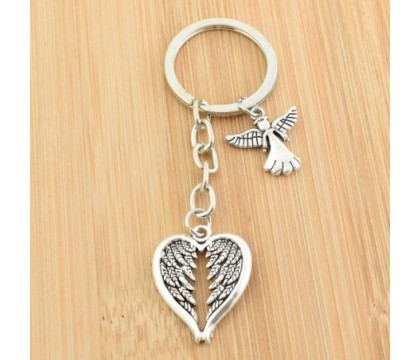 Porte-clés ange et ailes en forme de coeur argenté