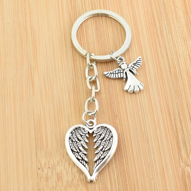 Porte-clés ange et ailes en forme de coeur argenté Porte-clés ange et ailes en forme de coeur argenté
