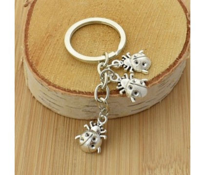 Porte-clés coccinelle 3 pendentifs porte-bonheur argenté