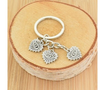 Porte-clés 3 pendentifs oeil dans un coeur argenté