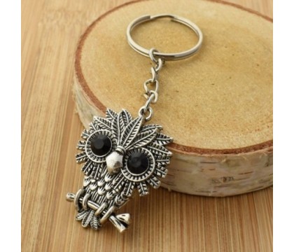 Porte-clés hibou aux grands yeux ronds et noirs argenté