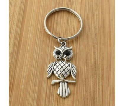 Porte-clés hibou yeux noirs articulé argenté