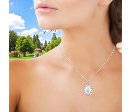Collier médaille Vierge Miraculeuse contour ajouré motif arabesque Argent 925 Rhodié