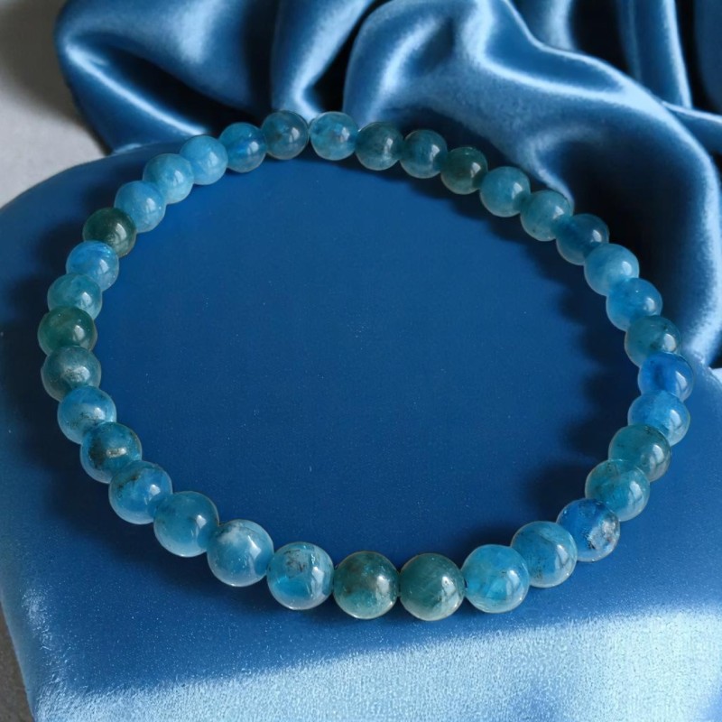 Bracelet en Apatite Bleue Éveillez Votre Créativité et Protégez Votre Énergie Bracelet en Apatite Bleue Éveillez Votre Créativité et Protégez Votre Énergie