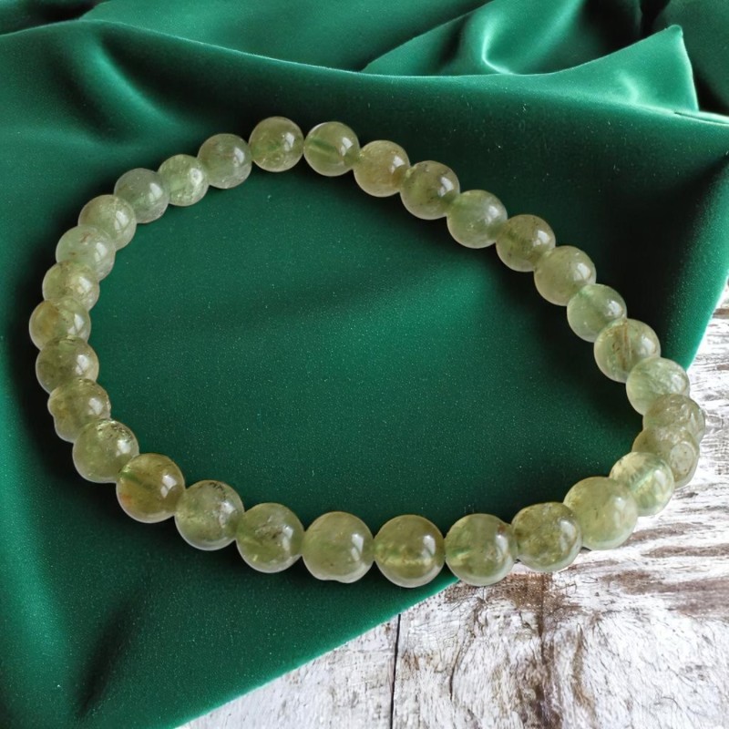 Bracelet en Apatite Verte Croissance et Clarté Intérieure Bracelet en Apatite Verte Croissance et Clarté Intérieure