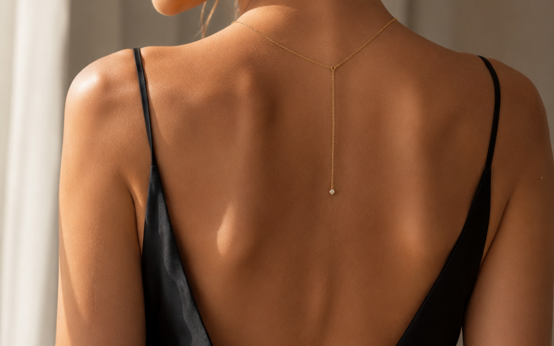 Bijoux de dos : la tendance qui surprend en 2026