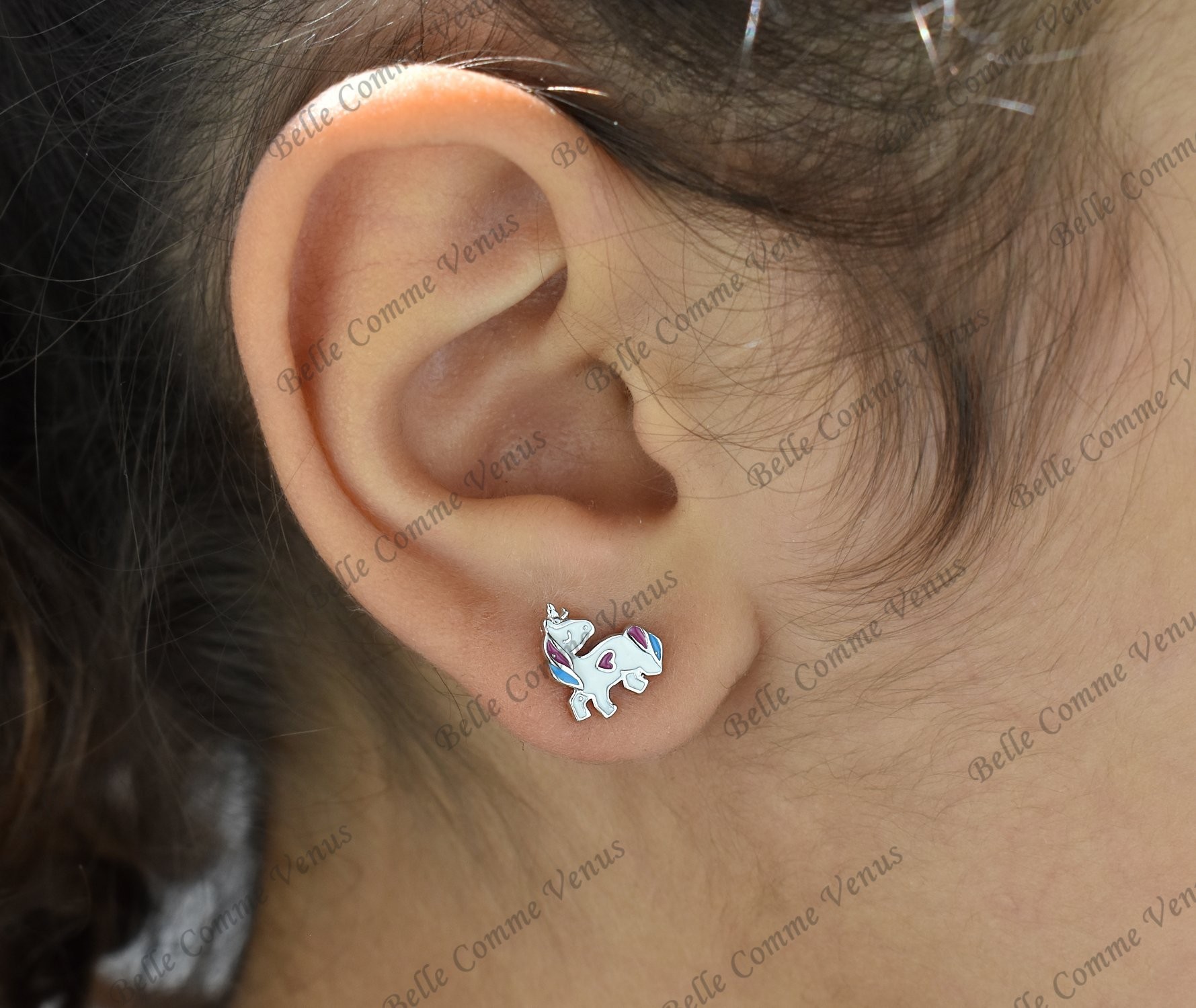 Enfant portant boucles licorne cœur émail argent 925