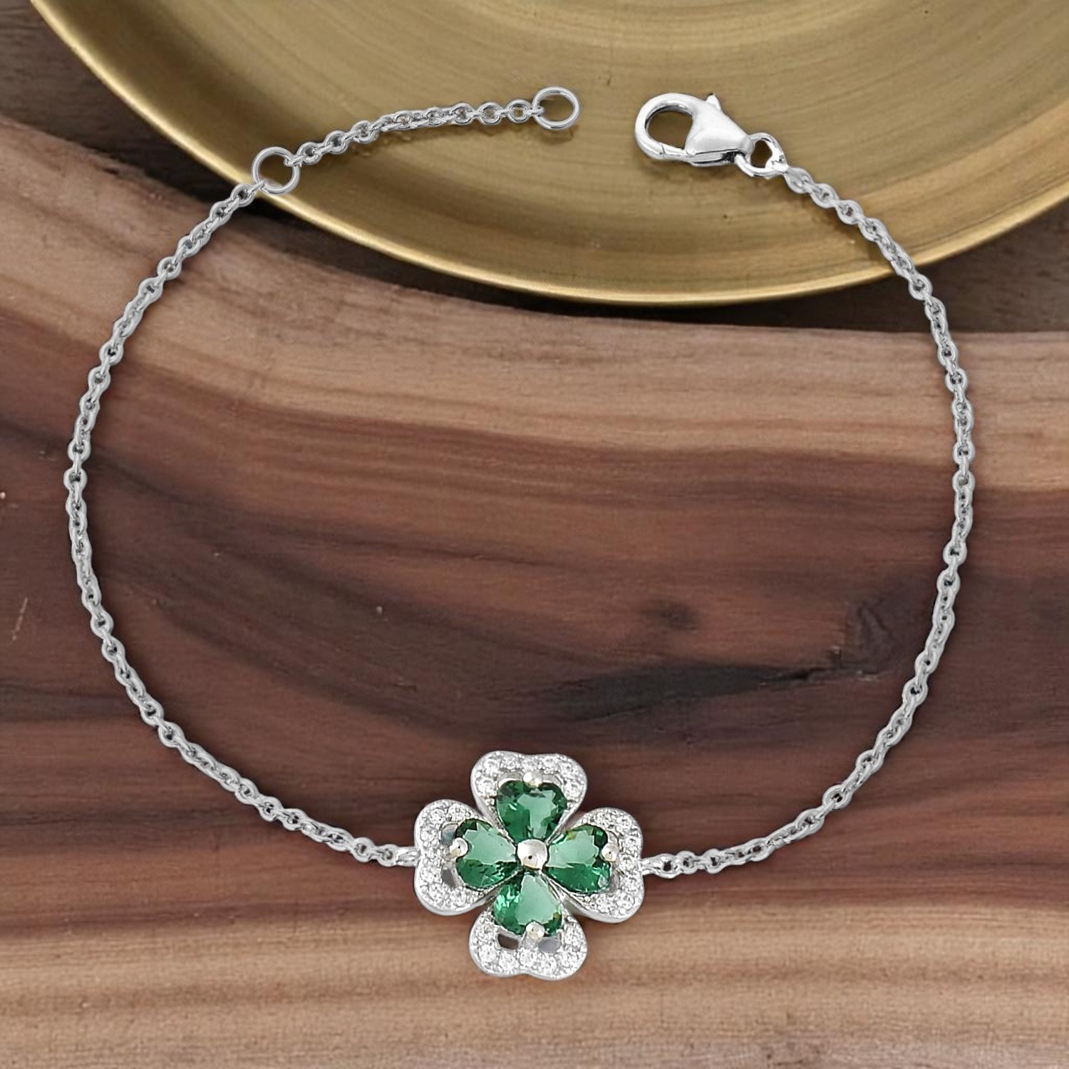 Bracelet trèfle coeurs argent 925 rhodié oxyde zirconium vert - Mise en scène lifestyle 2