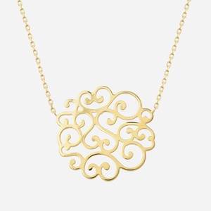 Collier arabesque de coeurs plaqué or 3 microns dentelle