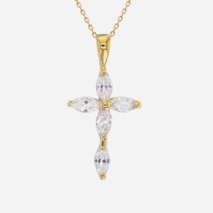 Collier croix plaqué or 750 oxyde zirconium ovale - Vue principale foi spiritualité protection scintillante