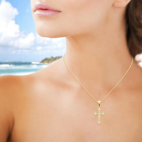 Pendentif Croix Gothique En Plaqué Or Avec Zircons - Chaîne Offerte En Option
