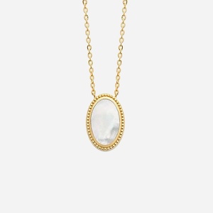 Collier médaillon nacre plaqué or 750 pierre naturelle - Vue principale douce apaisante irisée