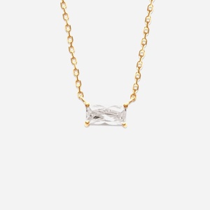 Collier rectangle d'oxyde de zirconium plaqué or 3 microns géométrique