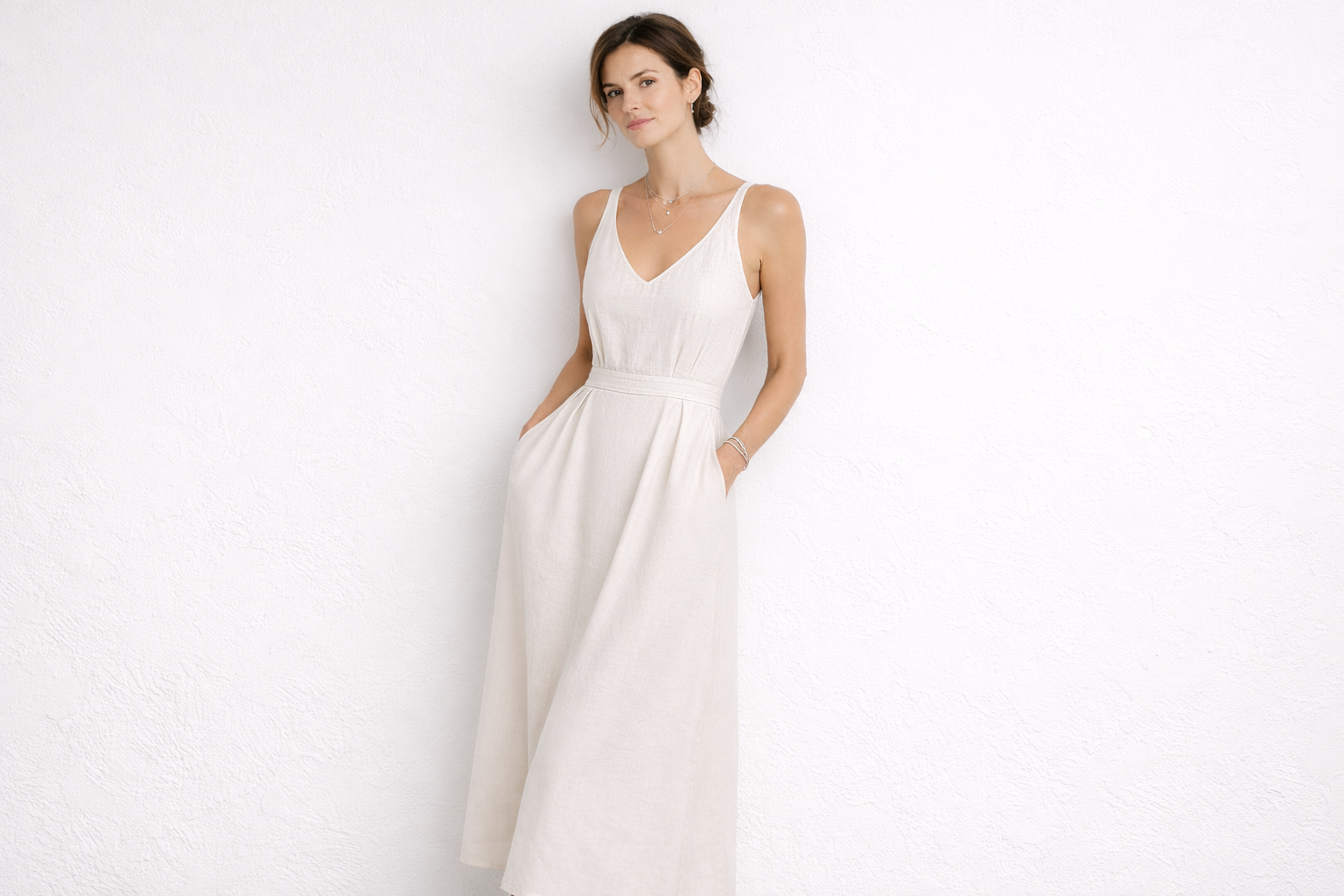 Femme élégante portant des bijoux Belle Comme Venus