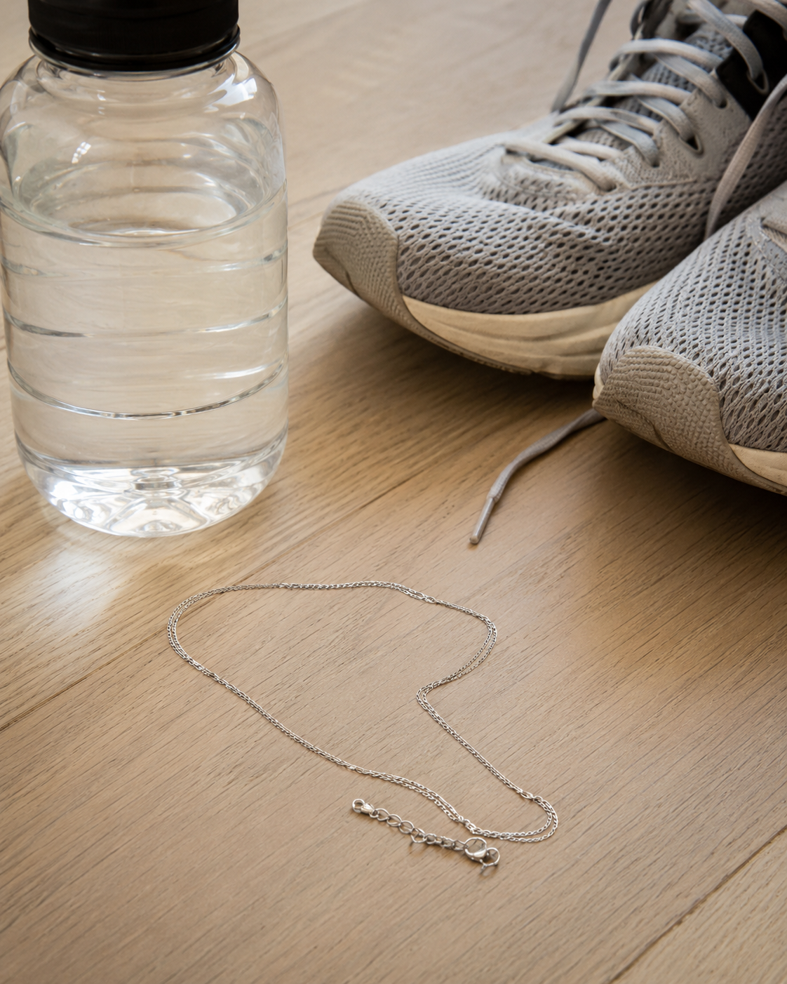 Bijou enfant posé avant activité sportive — conseils entretien